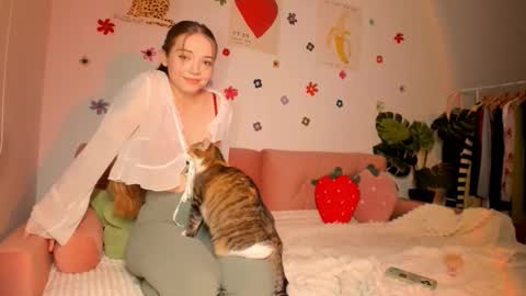 Snapshot of thisisamelia chatting on October 3, 2025, 5:10 pm Amelia shows on mondays fridays and sundays if anything changes im giving updates on my fansly online show from October 3, 2025, 5:10 pm