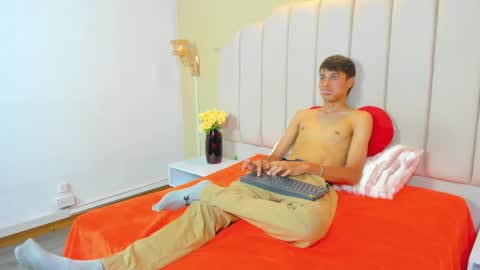 Snapshot of thomas_dikey chatting on April 7, 2026, 7:25 pm thomas_dikey online show from April 7, 2026, 7:25 pm