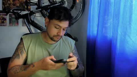 Snapshot of thomas_rol chatting on November 25, 2025, 4:40 pm Thomas online show from November 25, 2025, 4:40 pm