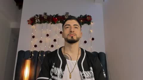 sweetfit boy online show from December 15, 2025, 5:28 pm