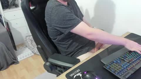 thommy2008 online show from November 3, 2025, 11:44 am