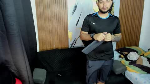 thomson_hot01 online show from January 12, 2026, 5:01 am