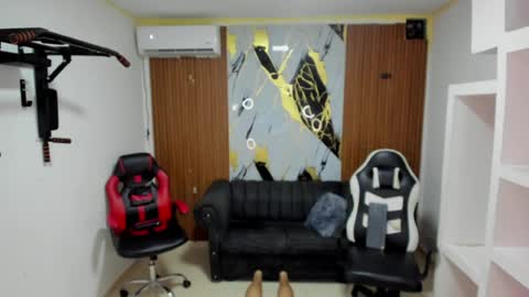 thomson_hot01 online show from April 10, 2026, 5:45 am