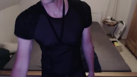 Snapshot of thongboysexy chatting on May 1, 2026, 7:18 pm thongboysexy online show from May 1, 2026, 7:18 pm