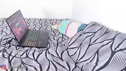 thonyxxx_ online show from January 14, 2026, 4:40 am