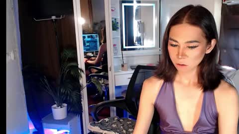 thrishafox online show from February 14, 2026, 12:07 am