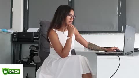 Snapshot of tia_j chatting on June 7, 2026, 9:02 am tia_j online show from June 7, 2026, 9:02 am