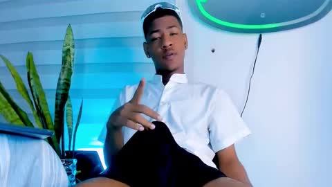 tiago_xxx_ online show from November 8, 2025, 11:03 pm