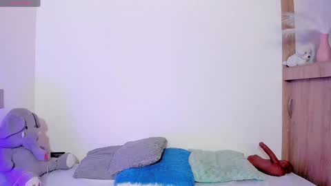 Snapshot of tianaglow44 chatting on June 2, 2026, 12:18 pm T I A N A online show from June 2, 2026, 12:18 pm
