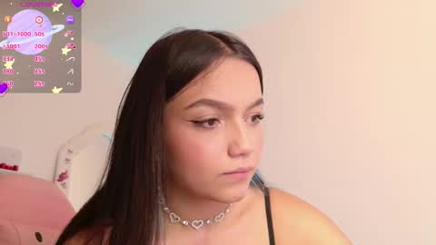 Tiana Le online show from November 4, 2025, 8:08 pm