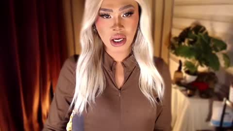 Snapshot of tiara_perezx chatting on February 21, 2026, 4:41 pm Sam online show from February 21, 2026, 4:41 pm