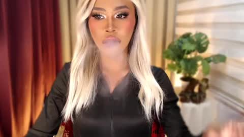 Snapshot of tiara_perezx chatting on February 23, 2026, 4:37 pm Sam online show from February 23, 2026, 4:37 pm