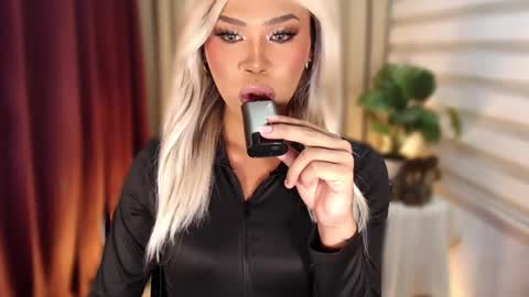 Snapshot of tiara_perezx chatting on February 25, 2026, 6:06 pm Sam online show from February 25, 2026, 6:06 pm