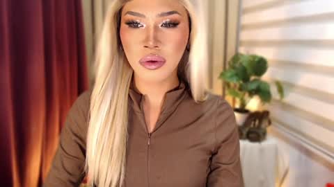 Snapshot of tiara_perezx chatting on February 26, 2026, 4:39 pm Sam online show from February 26, 2026, 4:39 pm