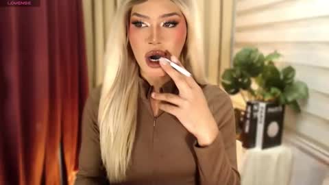 Snapshot of tiara_perezx chatting on March 1, 2026, 5:59 pm Sam online show from March 1, 2026, 5:59 pm