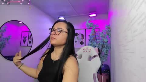 Snapshot of tiara_r chatting on February 8, 2026, 3:21 am Tiara online show from February 8, 2026, 3:21 am