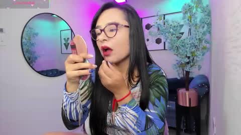 Snapshot of tiara_r chatting on February 27, 2026, 3:39 am Tiara online show from February 27, 2026, 3:39 am