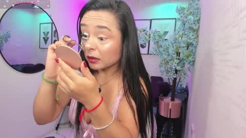 Snapshot of tiara_r chatting on March 7, 2026, 3:47 am Tiara online show from March 7, 2026, 3:47 am