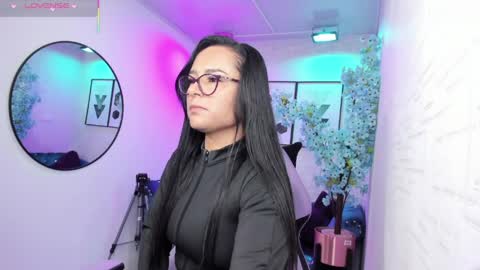 Snapshot of tiara_r chatting on April 12, 2026, 3:22 am Tiara online show from April 12, 2026, 3:22 am