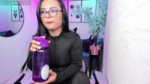 Snapshot of tiara_r chatting on April 12, 2026, 3:28 pm Tiara online show from April 12, 2026, 3:28 pm