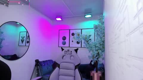 Snapshot of tiara_r chatting on April 14, 2026, 3:34 am Tiara online show from April 14, 2026, 3:34 am