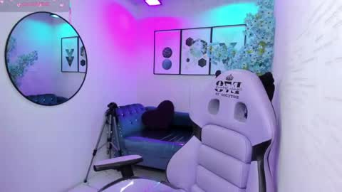 Tiara  online show from May 6, 2026, 3:24 am