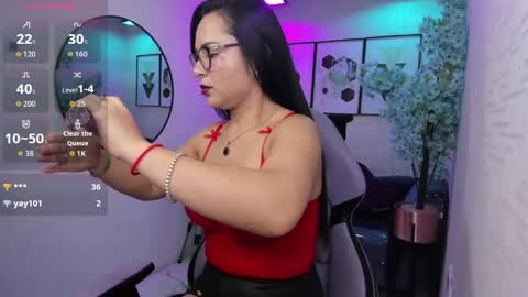 Tiara  online show from May 7, 2026, 10:48 pm