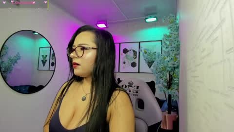Tiara  online show from May 24, 2026, 3:22 am