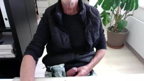 tiburzio online show from October 13, 2025, 12:16 pm