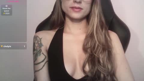 Tifanny online show from November 12, 2025, 9:25 pm