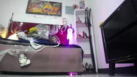 Tifanny Nails  online show from October 23, 2025, 12:26 pm