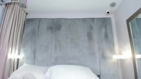 Tifany  online show from February 8, 2026, 8:40 am