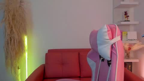 Tiffany online show from December 21, 2025, 10:39 pm