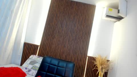 Snapshot of tiff_valentine chatting on January 24, 2025, 4:37 am Tiffany online show from January 24, 2025, 4:37 am