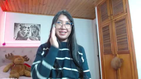 Tifanny online show from October 8, 2025, 4:04 pm