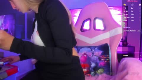 Snapshot of tiffany_bela chatting on February 22, 2025, 1:00 am Tiffany Bela online show from February 22, 2025, 1:00 am