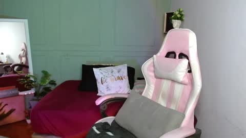 dont forget ask for custom vids  online show from January 10, 2025, 5:15 am