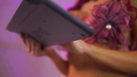 Tiff online show from November 1, 2025, 8:00 pm