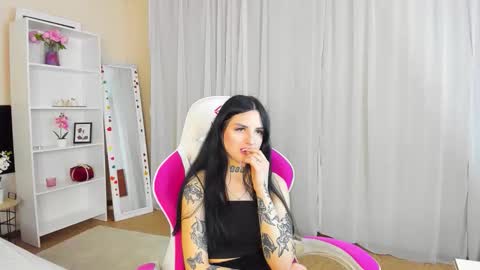 Tiffani online show from March 24, 2026, 2:33 pm