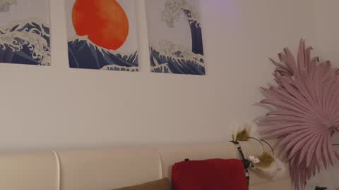 tiffanyjons online show from December 22, 2024, 5:10 pm