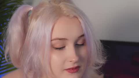 tiffanyjons online show from November 23, 2025, 5:35 pm