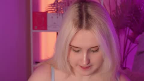 tiffanyjons online show from February 22, 2026, 6:06 pm