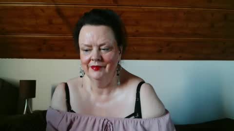 TiffanyMature online show from November 1, 2025, 8:05 am