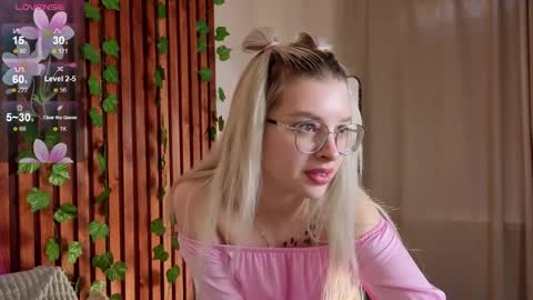 tiffanypeach online show from April 12, 2026, 12:32 pm