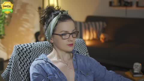 tiffanyriox online show from April 3, 2026, 11:47 pm