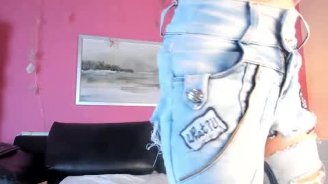 Stefany Suarez online show from February 24, 2025, 1:10 pm