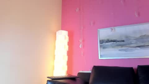 Stefany Suarez online show from March 1, 2025, 1:07 pm