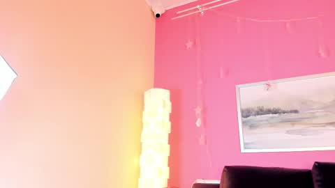 Stefany Suarez online show from March 3, 2025, 1:09 pm