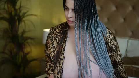  Tiffany  online show from October 5, 2025, 7:34 pm