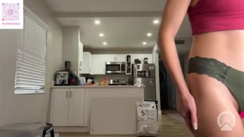 Tiffstreatsxoxo online show from October 3, 2025, 7:11 pm